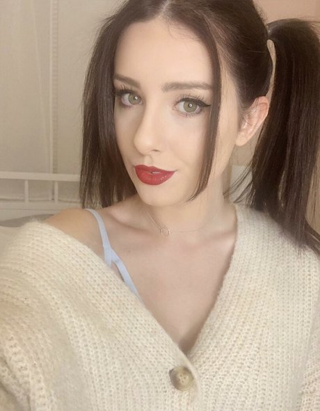 ErinMoore star erotic img