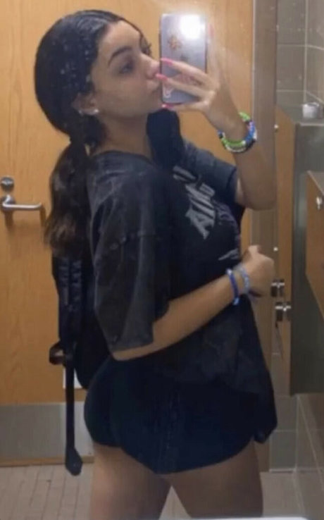 itselessa nudes actress photo