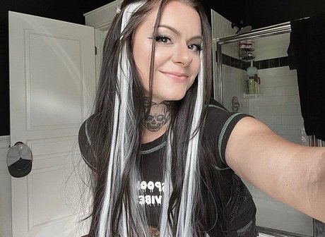 yourfavlittledemon model pornographic img