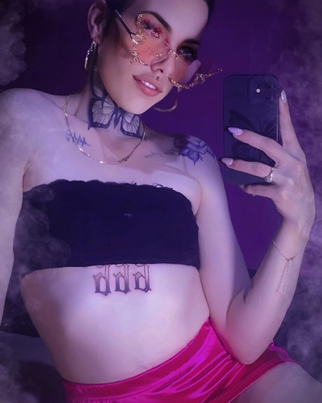 social media influencer onlyfans sexy nude photo