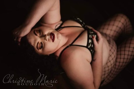 Lizzee Burns model xxx pictures