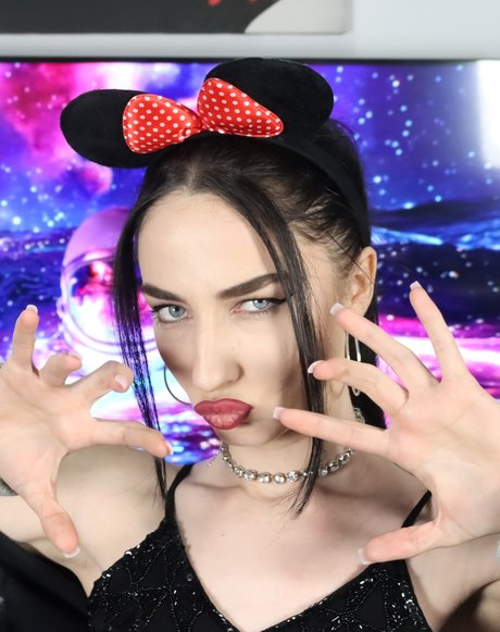 Madalina Sweets star pornographic photos