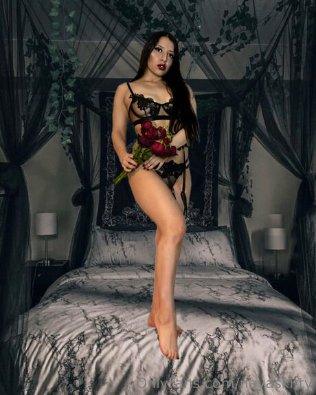 Naya_ nude actress pic