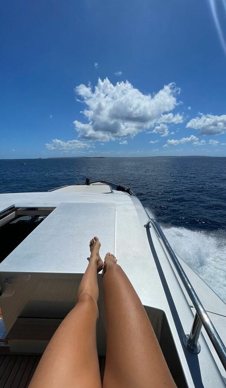 famous midget onlyfans hot sexy pictures