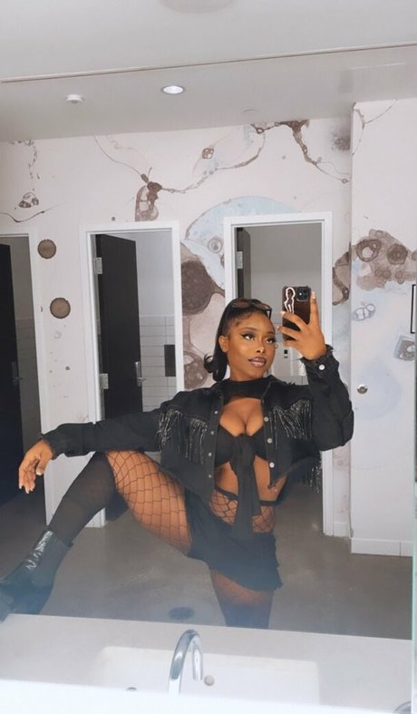 Lea h Sampson naked actress gallery