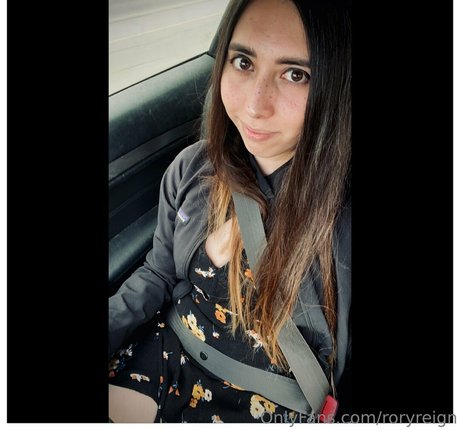 roryreign nude model pic