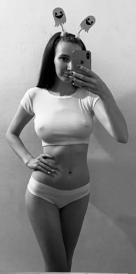 kacaduch model sexy pic