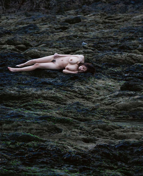 Shion Utsunomiya exclusive actress pics