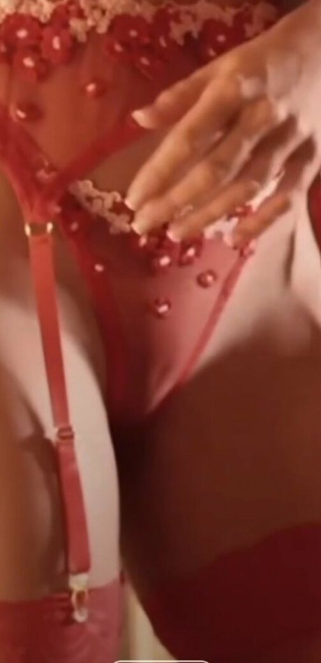 social media influencer onlyfans beautiful naked pic