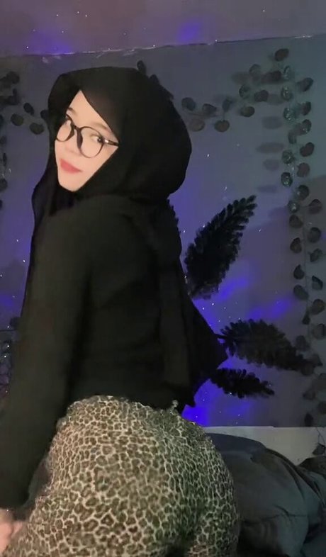 lesbian seduction onlyfans free img