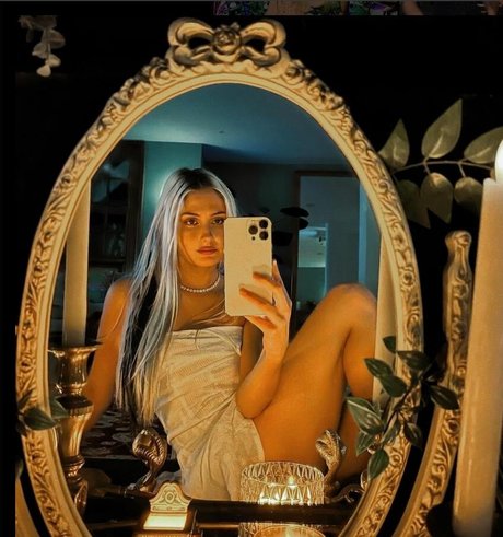 Hannah Ridgeway naked pornstar archive