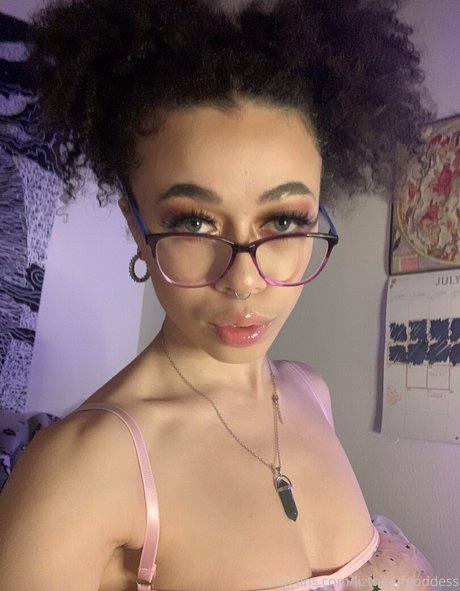 lizthemfgoddess model top picture