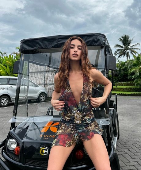 latina shemale onlyfans art nude photo