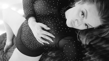 Only Lexa beautiful actress img