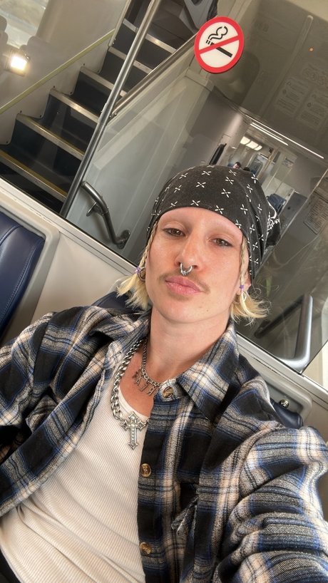 pregnant nude onlyfans naked picture