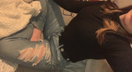 Scarlett June model pretty img