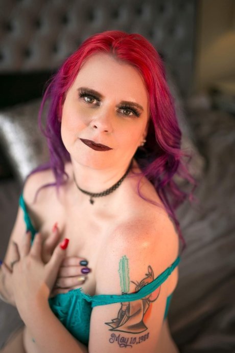 PH03N1X B3AUTY exclusive actress pics