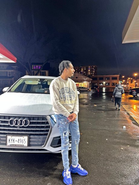 Lil Zoe porn model gallery