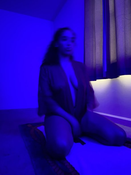 Medusa WEsT beautiful actress gallery