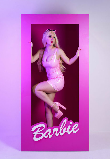 fallcos1 model perfect photos