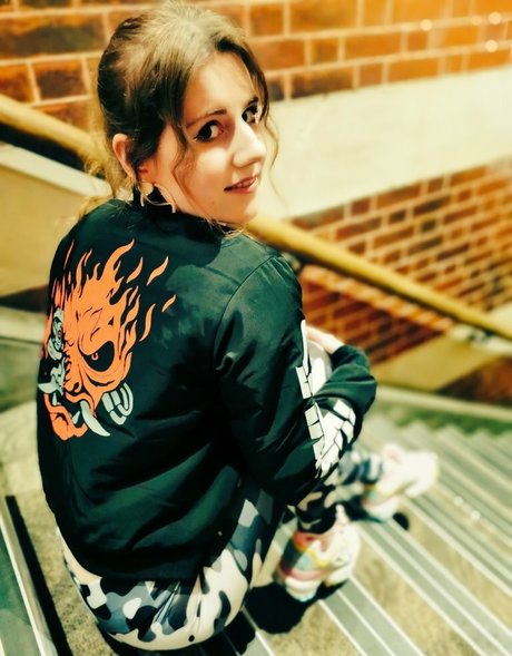 Leozaur nude actress pic