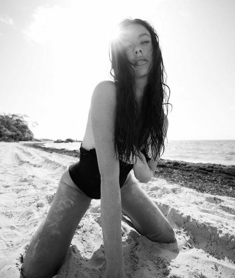 Sarah Waddles porn model pic