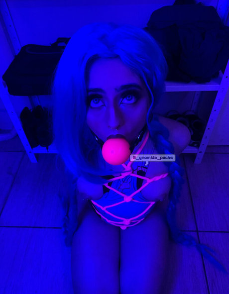 Gnomida naked pornstar img