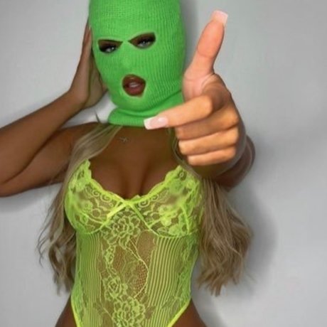 bethany_ exclusive model image