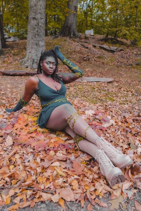 BigTittyBandit model pornographic images