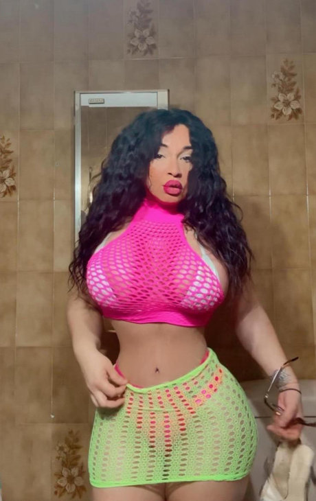 Busty Latina model sexy picture