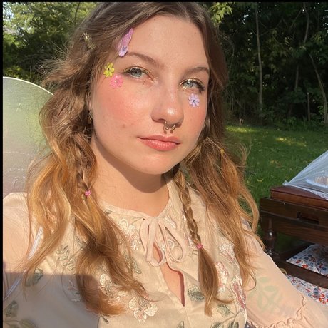 fae naked star image