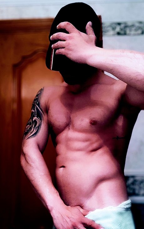 Model isaac model nude pictures