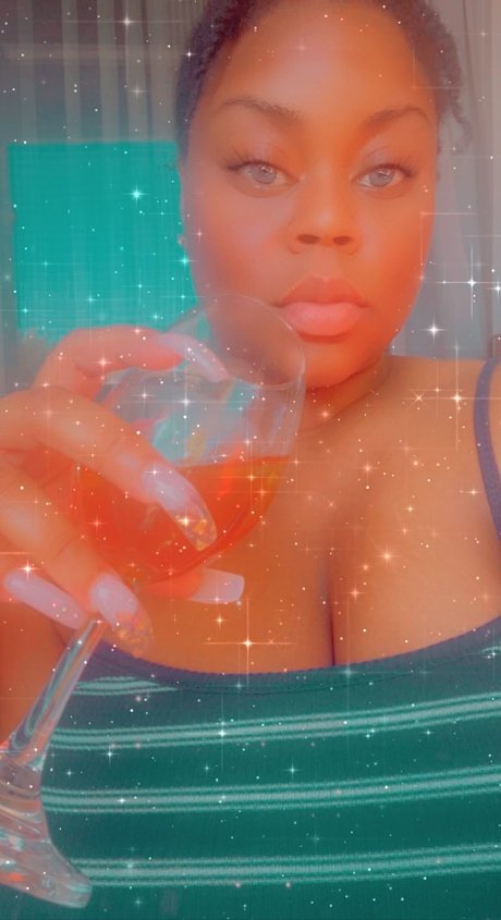 HunniReigns pornstar perfect photos