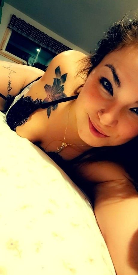 _MomeeStrong pornstar nude galleries