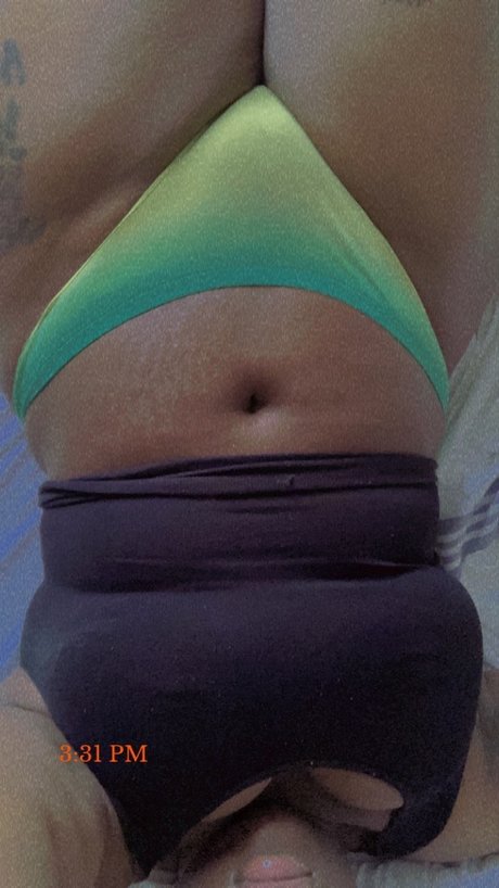 MrsKoncieteddd star sexy picture