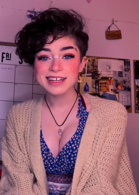 chubby nude onlyfans porno photo