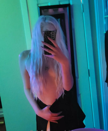 outdoor shower onlyfans pornos image