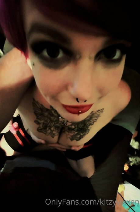 kitzyvixxen erotic star photo