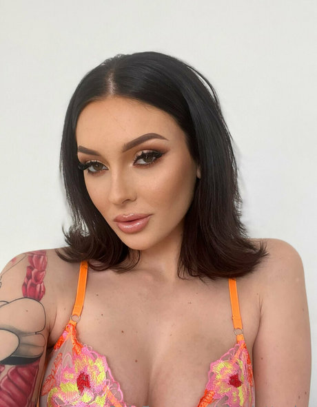 Charlotte Sins pornstar hd pic