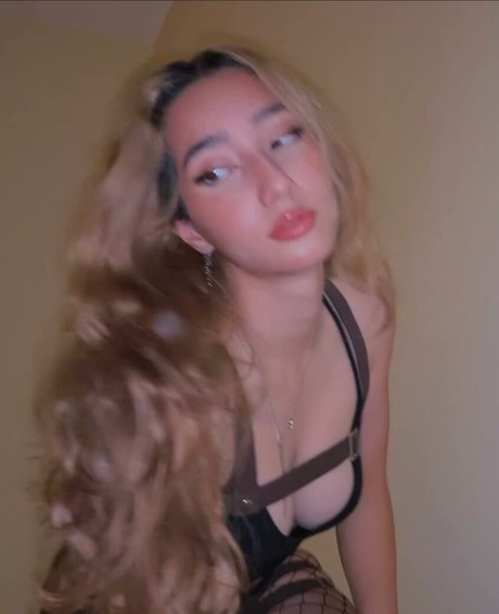 Sabrina Pezeshkian sexy actress image