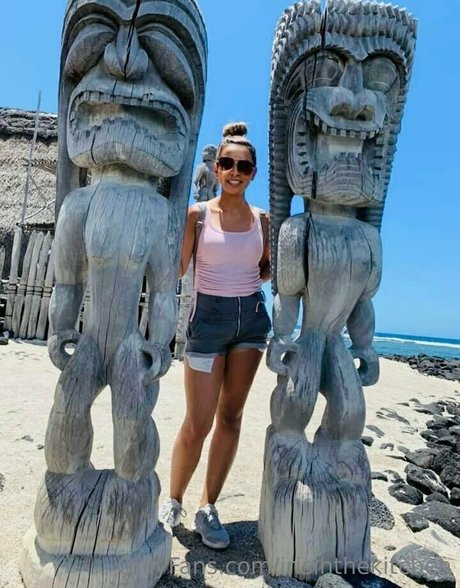 irisinthekitchen sexy actress photos