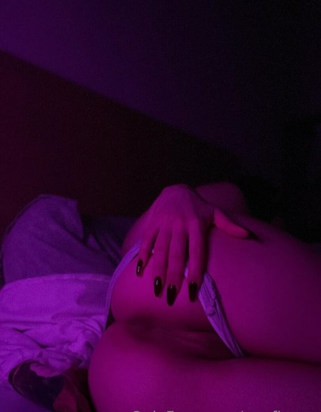 tall blonde onlyfans exclusive picture