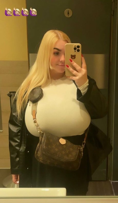 big tits brunette onlyfans adult images