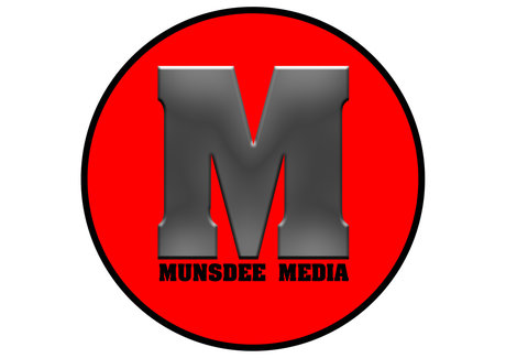 Munsdee Media nice model photo