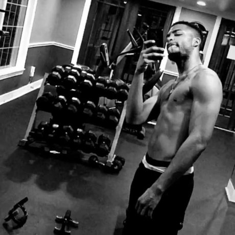 K I N G model naked img