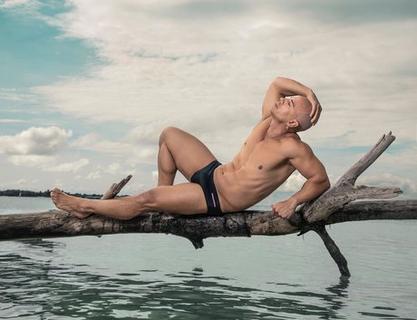 Daddy Cane star exclusive photo