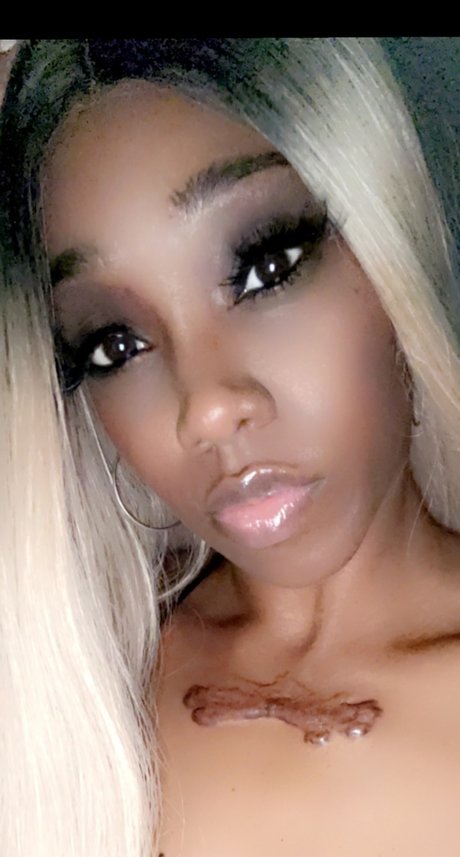 Nikkimonetxxx art star photo