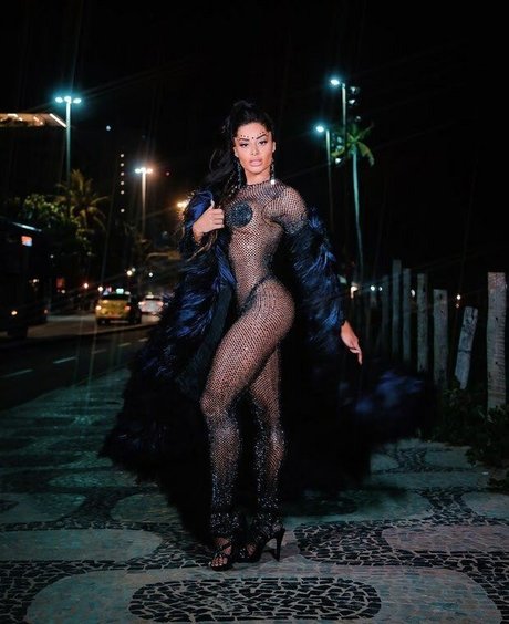 Aline Riscado hot model image