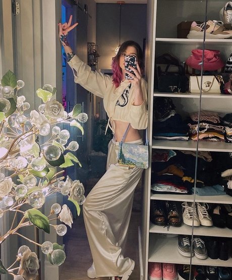 Gabi Cattuzzo model adult picture