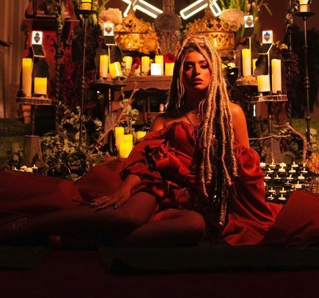 curvy blonde milf onlyfans free archive